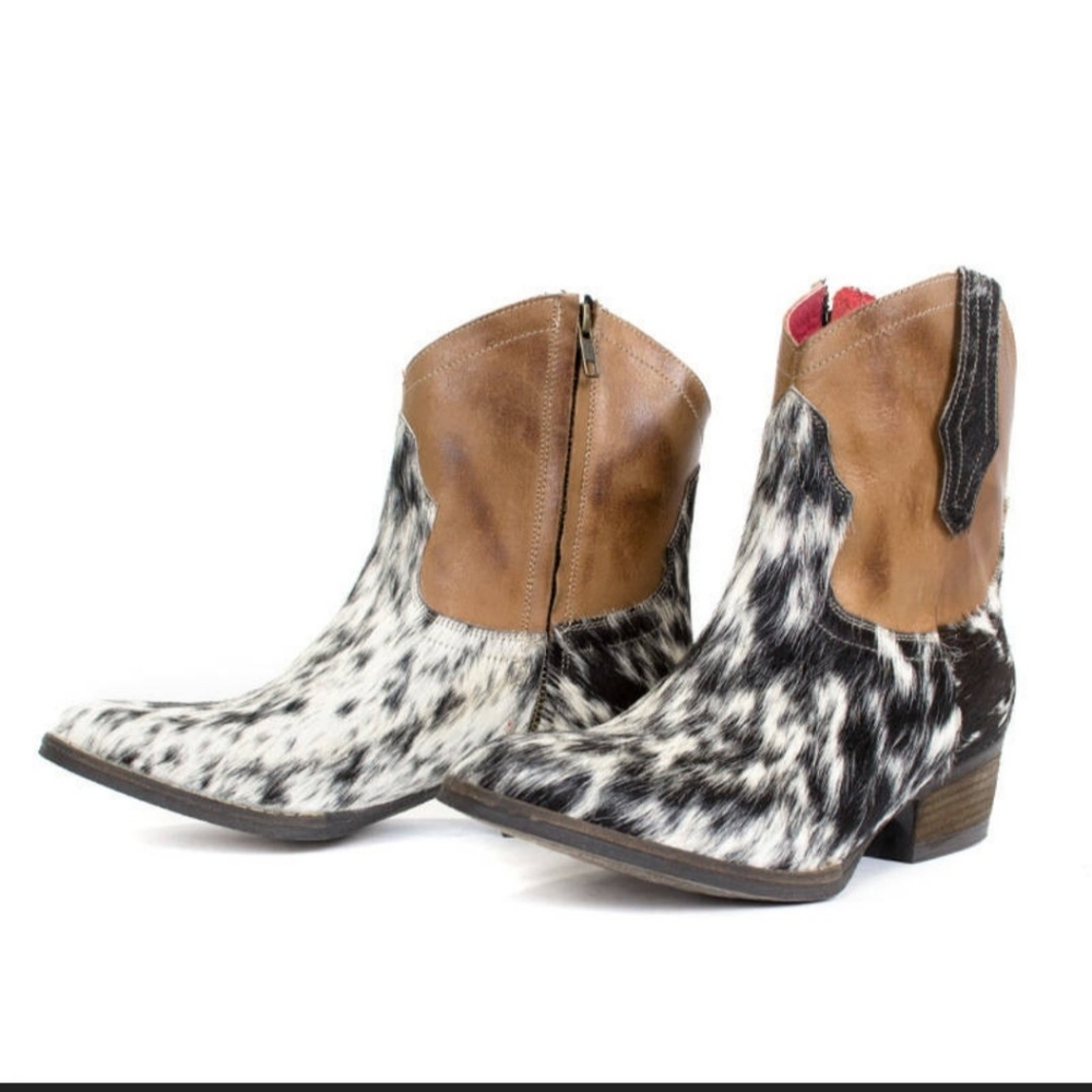 Handcrafted womens cow hair boots, size 6